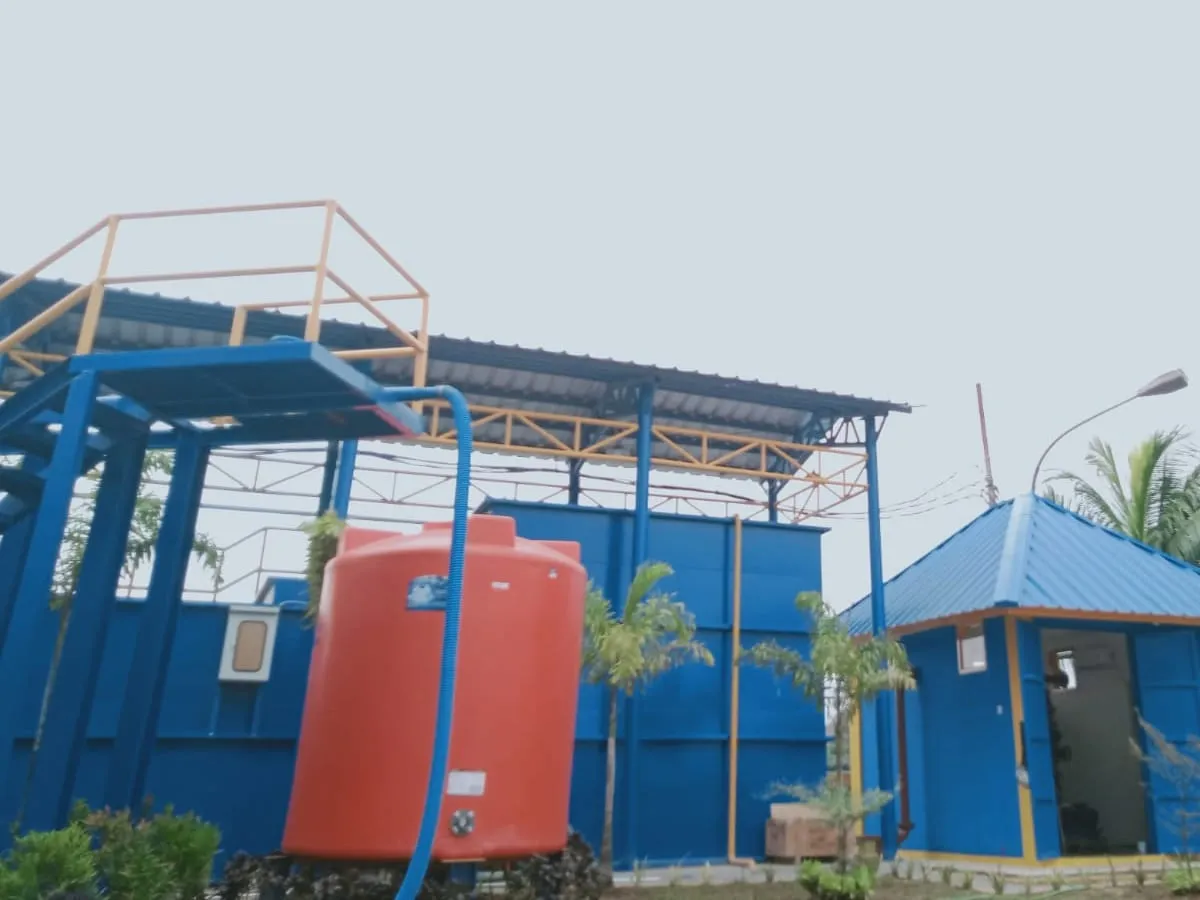 Struktur WTP Sunter dengan tangki dan bangunan operasi.